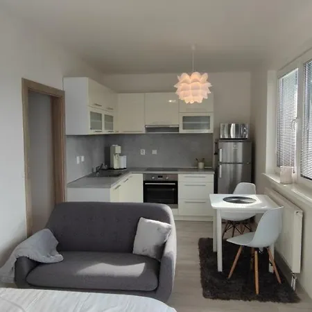 Apartmán Komenského - 6 Min Pešo Na Námestie Apartamento